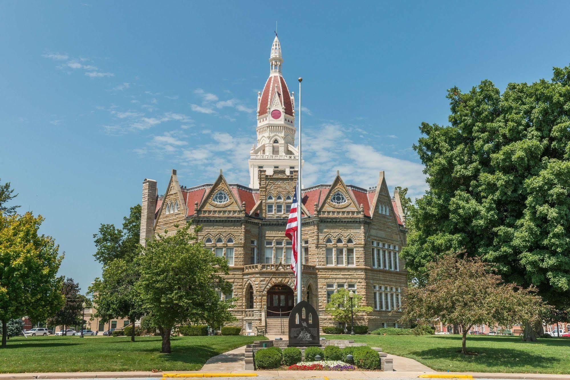 Rodeway Inn Pittsfield Екстер'єр фото