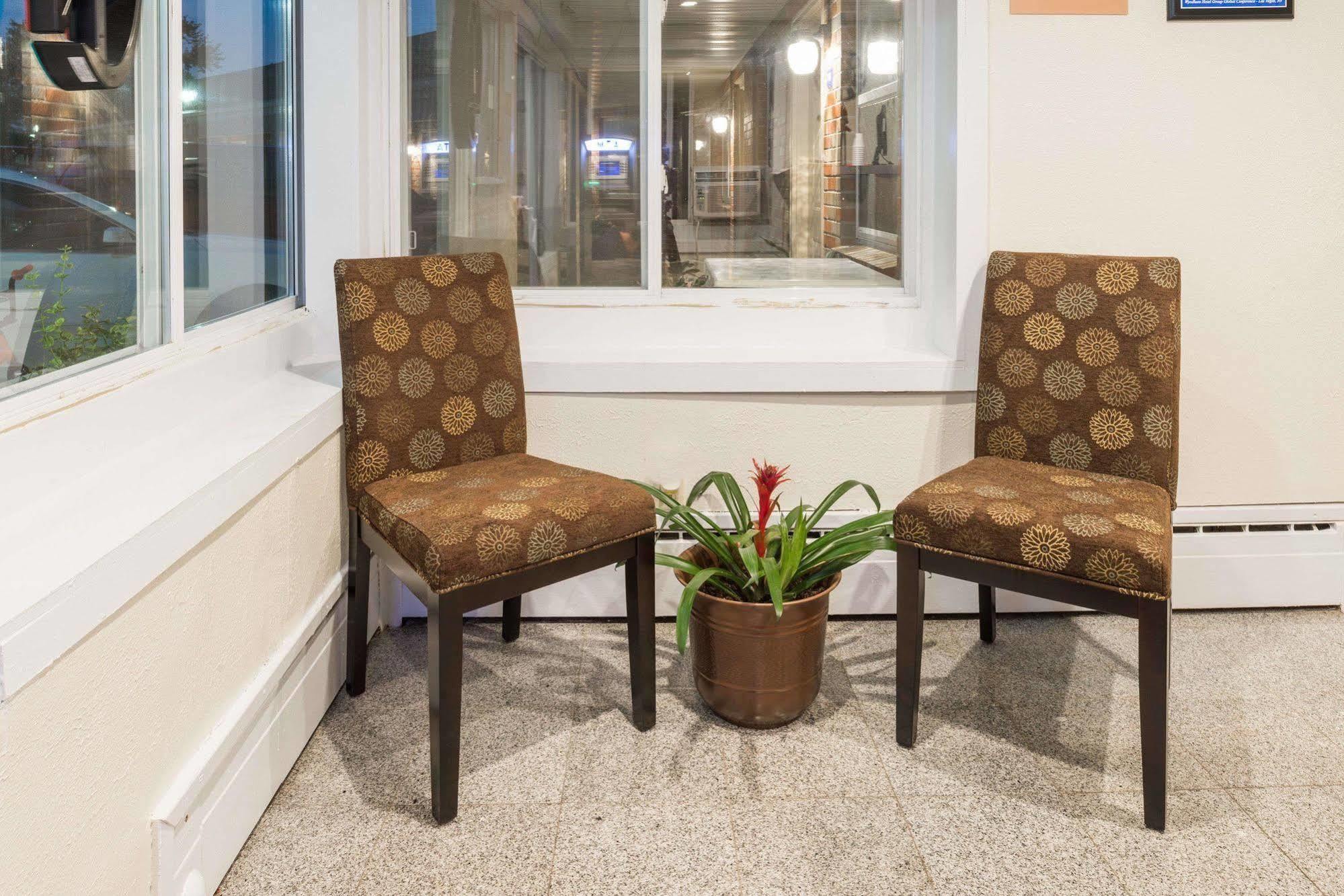 Rodeway Inn Pittsfield Екстер'єр фото