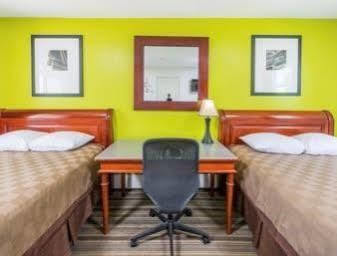 Rodeway Inn Pittsfield Екстер'єр фото