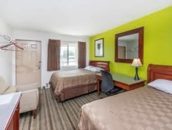 Rodeway Inn Pittsfield Екстер'єр фото
